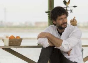 Il Molo Rosso su Rai 2 la nuova serie tv con Alvaro Morte