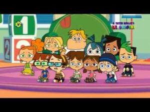 Arrivano in prima tv assoluta su K2 i nuovi episodi di “A tutto reality - Le origini”, l’atteso prequel di “A tutto reality - L’isola”. Scopriamone di più! “A tutto reality”: di cosa parla Si tratta di una serie animata canadese che mostra lo svolgimento di un reality show. In realtà ogni stagione è la parodia di determinati reality ed è ambientata in un luogo diverso: un’isola (nella 1°, nella 4°, nella 5° e nella 6°), uno studio cinematografico (nella 2°), in giro per il mondo (nella 3° e nella 7°). “A tutto reality”: la saga completa Ad oggi sono in tutto 8 le serie/stagioni di “A tutto reality”. In ordine: 1. A tutto reality – L’isola 2. A tutto reality – Azione! 3. A tutto reality – Il tour 4. A tutto reality – La vendetta dell’isola 5. A tutto reality – All-Stars 6. A tutto reality – L’isola di Pahkitew 7. A tutto reality presenta – Missione Cosmo Ridicola 8. A tutto reality – Le origini “A tutto reality - Le origini”, dunque, è al momento l’ultima stagione della serie “A tutto reality”, che racconta però gli avvenimenti accaduti prima della prima stagione, ossia “A tutto reality – L’isola”. “A tutto reality – Le origini”: la trama L’ottava stagione dell’amata serie ha, dunque, un format completamente diverso da quella originale: si torna indietro nel tempo ed è ambientata in un universo alternativo in cui i personaggi sono bambini e tornano all’asilo nido. Infatti, reintroduce i protagonisti del cast originale, ma all’età di 4 anni. E se i personaggi sono stati rimpiccioliti, non lo sono state di certo le loro personalità! Spetta all’adorabile Chef Atchet, il maestro dell’asilo, tenere la banda lontano dai guai, facendo un po’ da maestro e un po’ da intrattenitore ai piccoli scalmanati! Altra differenza con le stagioni precedenti è che in quest’ultima non vi è competizione tra i concorrenti. I personaggi principali di questa stagione sono Duncan, Beth, Owen, Jude (vi è infatti un crossover con 6teen), Izzy, Courney, LeShawna, Harold, Noah, Cody e Gwen. Quando e dove vedere “A tutto reality – Le origini” in tv Ma arriviamo al dunque: quando e dove vedere “A tutto reality – Le origini” in tv? L’attesa sta per finire: l’amata serie animata per bambini torna in prima tv dal 7 dicembre, dal lunedì al venerdì alle ore 20:00, su K2 (canale 46 di tivùsat e del digitale terrestre). Gli episodi della stagione sono in tutto 52, dalla durata di 11 minuti ciascuno. Per non perdervi tutte le novità sulla programmazione televisiva, continuate a seguire gli aggiornamenti di Tivù La Guida.