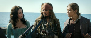 Kaya Scodelario, Johnny Depp e Brenton Thwaites in La vendetta di Salazar